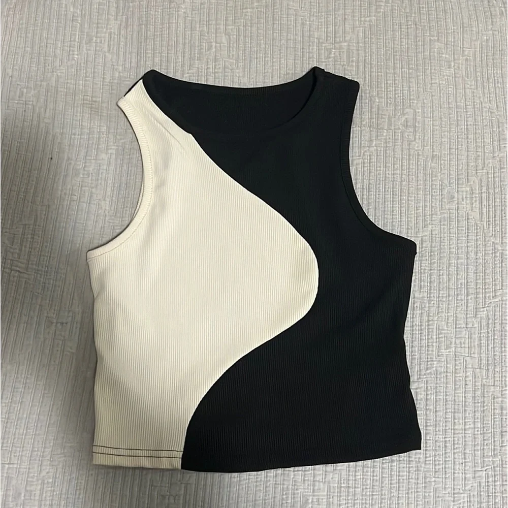 Color Block Ribbed Knit Tank Top - Picture 4 of 4